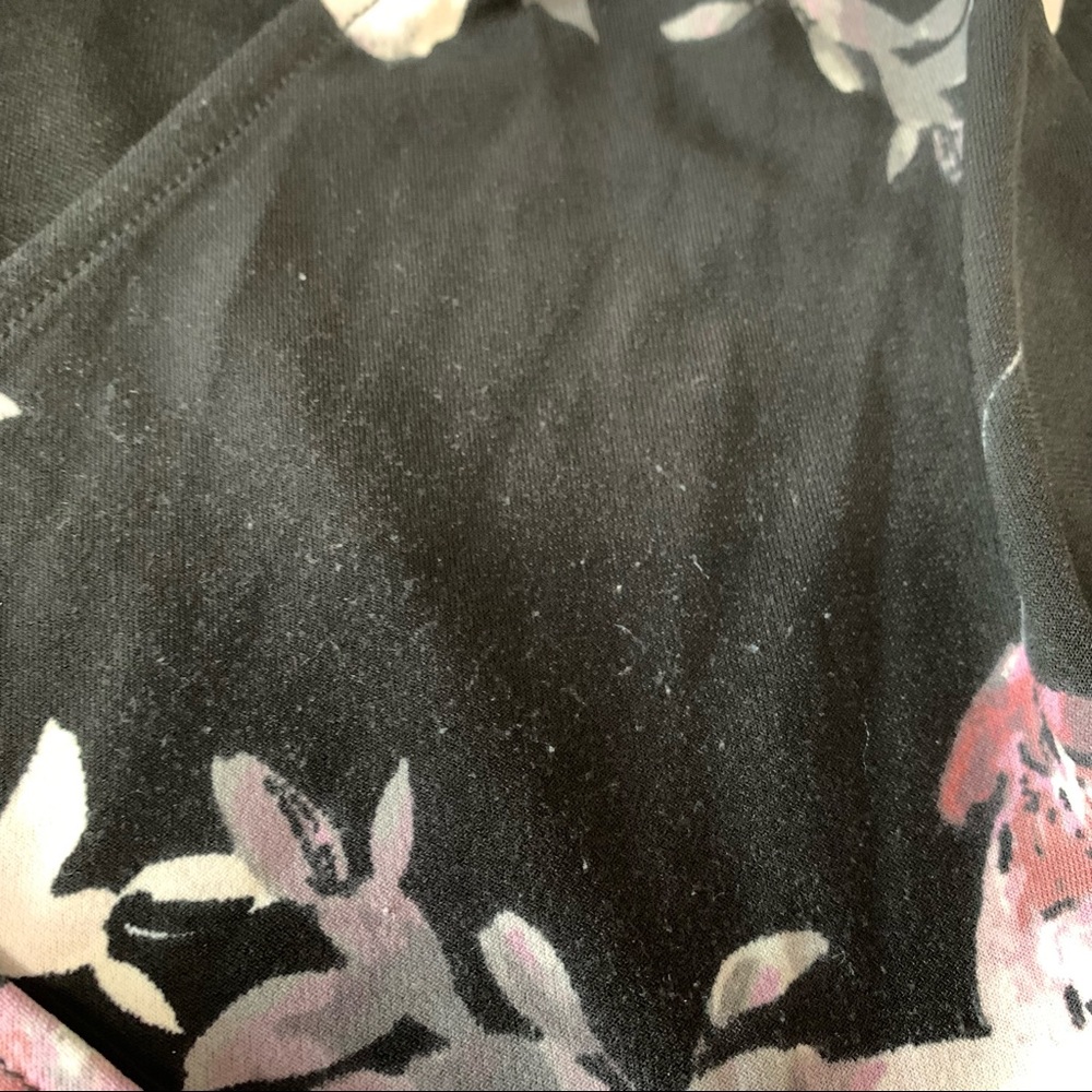 Le Chateau Black Floral Sleeves Knit Wrap Top - Picture 11 of 11